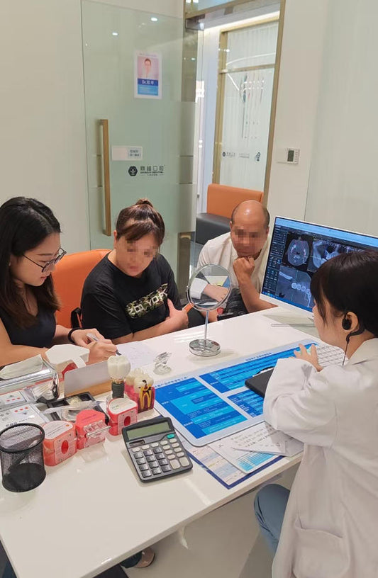 Australia Family in Guangzhou Clinic for Dental Fillings & Deep Cleaning