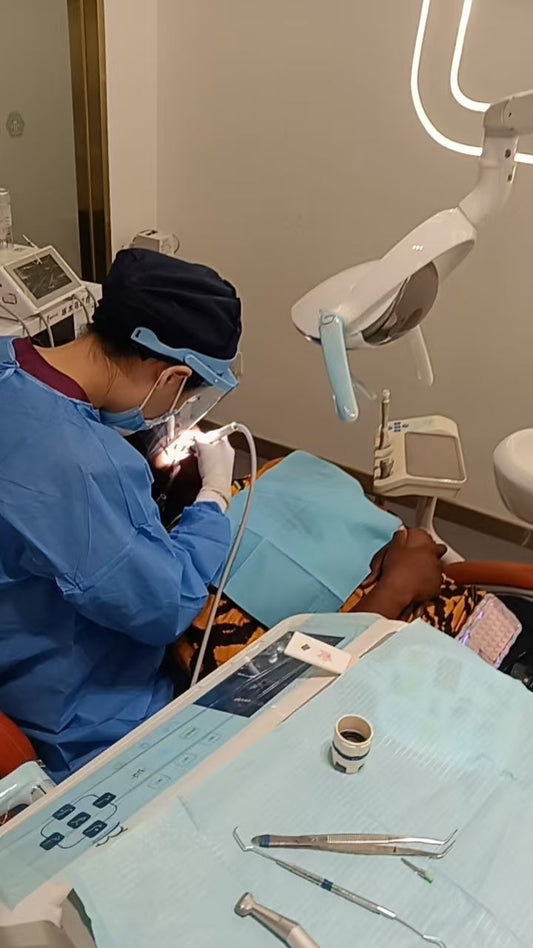 Ireland Lady in Guangzhou Clinic for Deep Cleaning