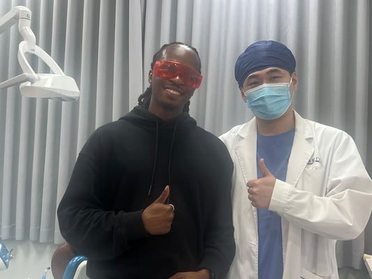 UK Gentlemen in Shanghai Clinic for Teeth Whitening