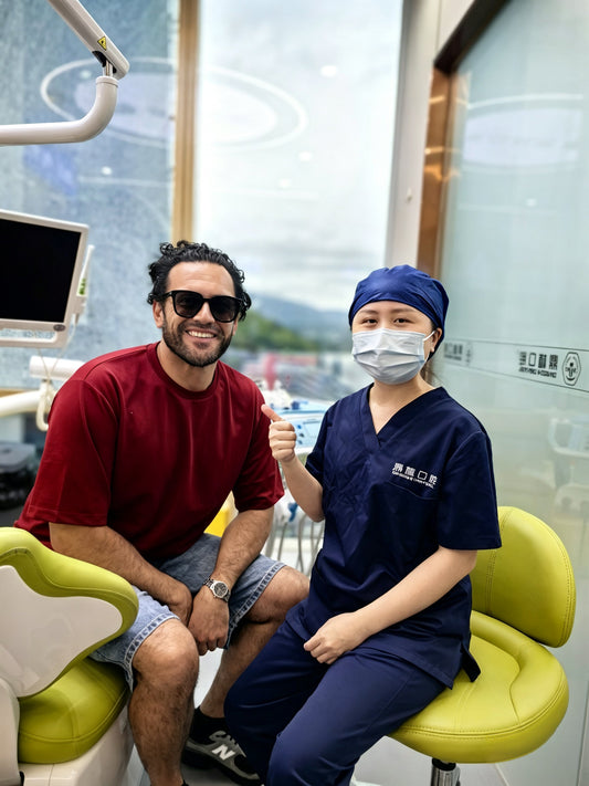 Australia Gentlemen in Shenzhen Clinic for Dental Filling